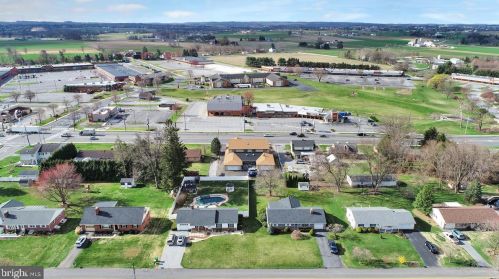 2453 Lincoln Hwy, Lancaster PA 17602-3323 exterior