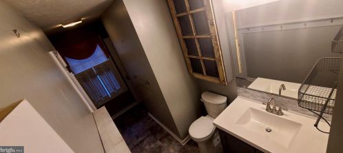 73 Prince St, Littlestown PA 17340-1322 exterior