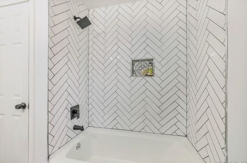 123 Clover St, Windsor CT 06095-3707 exterior