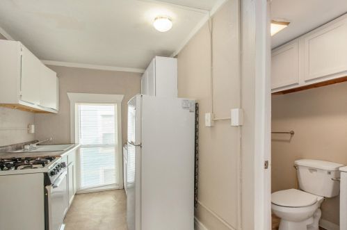 838 Broadway Ave, Grand Rapids MI 49504-3270 exterior