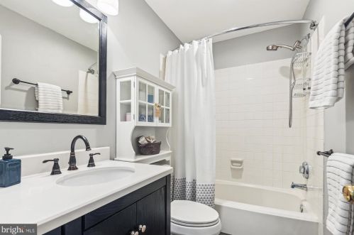 803 Catoctin Cir, Leesburg VA 20176-4951 exterior