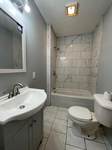 2022 Henry St, Meskegon MI  49441-3048 exterior