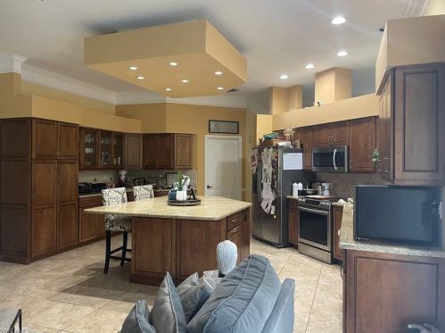 10261 Regent Cir, Naples, FL 34109-1595