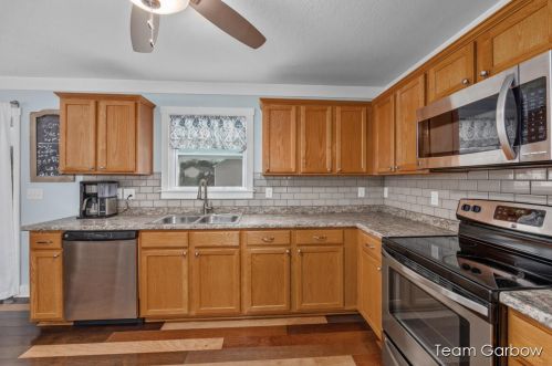 264 Lloyd Ct, Middlevle MI  49333-8116 exterior