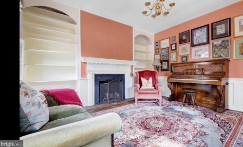 227 Pitt St, Alexandria VA  22314-3741 exterior