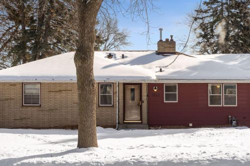 1065 Highview Dr, Saint Paul, MN 55112-2420