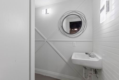 1624 Jancey St, Pittsburgh PA  15206-1327 exterior