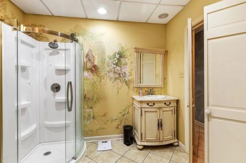 2013 E, Pittsburgh PA 15209-1809 exterior