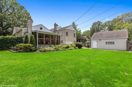 5800 Kenneth Ave, Chicago IL  60646-5910 exterior