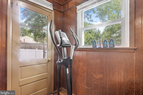 302 9 St, Chester PA 19013-1712 exterior