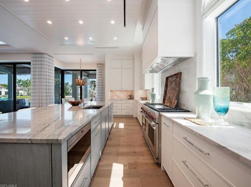 3163 Gin Ln, Naples FL 34102-7817 exterior