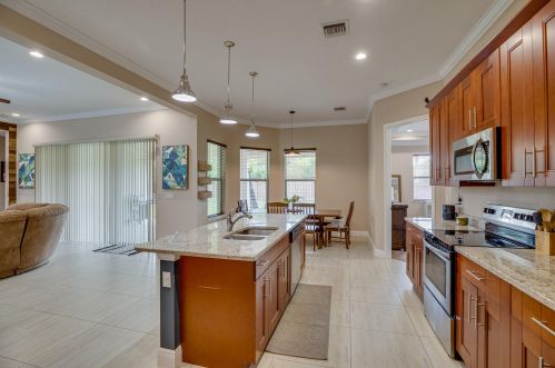 650 Mccullough Ave, Fort Pierce FL 34953-3918 exterior