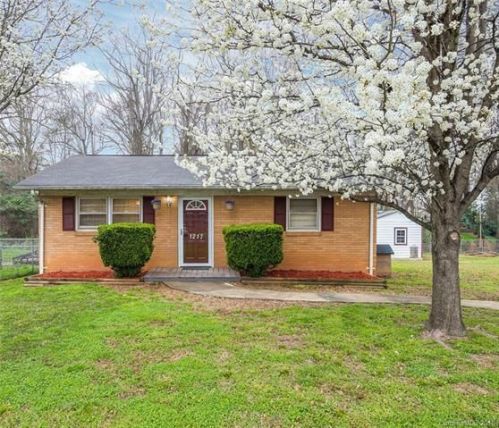 1217 Madison St, Gastonia, NC 28052-7590