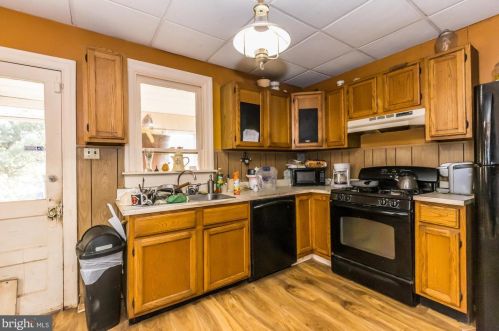 1238 Maple St, Pottstown PA 19464-5822 exterior