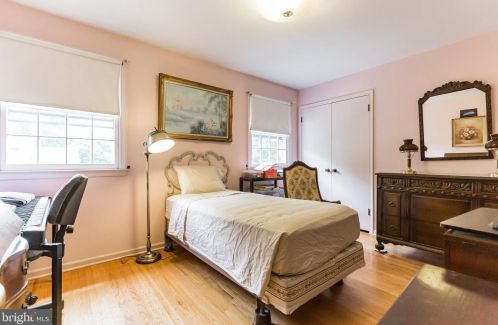 271 Lamplighter Ln, Huntingdon Valley PA 19006-3033 exterior