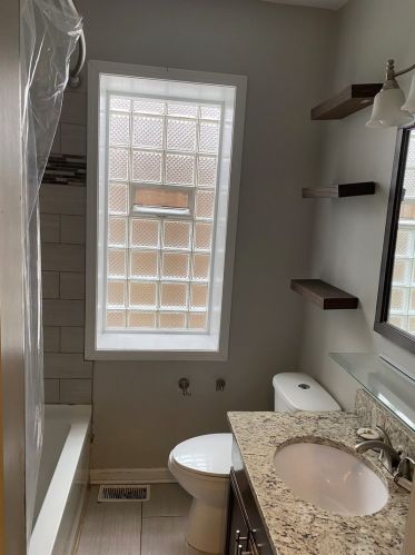 8401 Oglesby Ave, Chicago IL 60617-5628 exterior