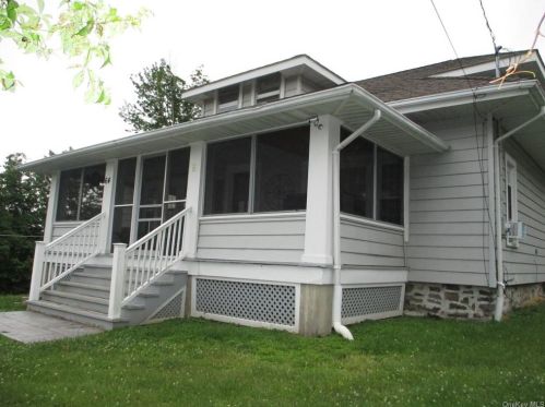 64 Roosevelt Ave, Middletown, NY 10940-4633