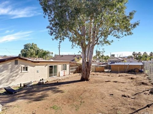 24 A St, Perris CA 92570-1962 exterior