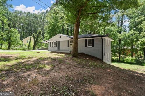 5496 Davis Dr, Austell GA 30106-7915 exterior