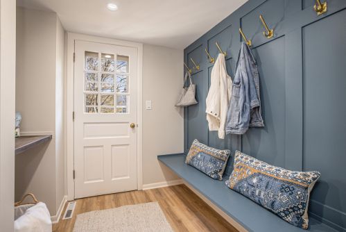 9062 Lake Dr, Milwaukee WI  53217-1974 exterior