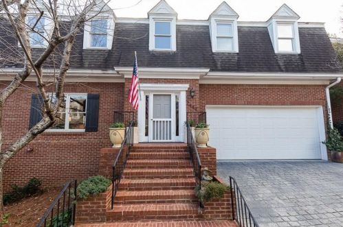 2859 Kingsland Ct, Atlanta, GA 30339-4252