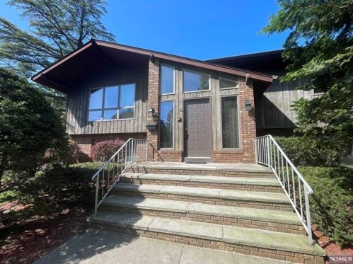 127 Hickory Ave, Tenafly, NJ 07670-1509