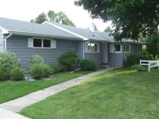 350 Sunset Ave, Appleton WI  54911-1135 exterior