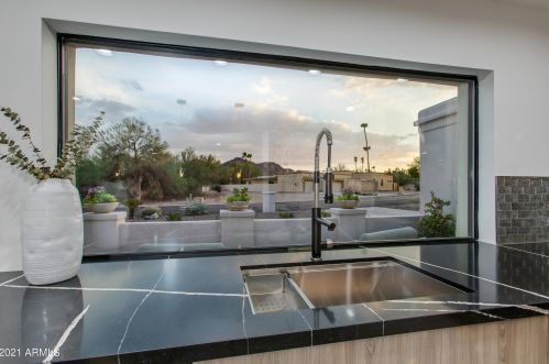 9919 47th Pl, Phoenix AZ  85028-4242 exterior