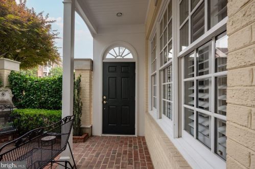 1201 Wilkes St, Alexandria VA 22314-5907 exterior