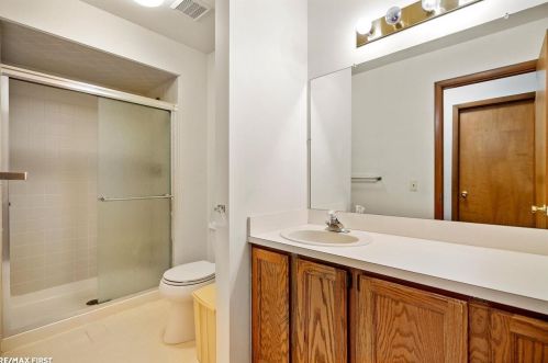 45985 Mdw Cir, Macomb Township MI 48044-3936 exterior