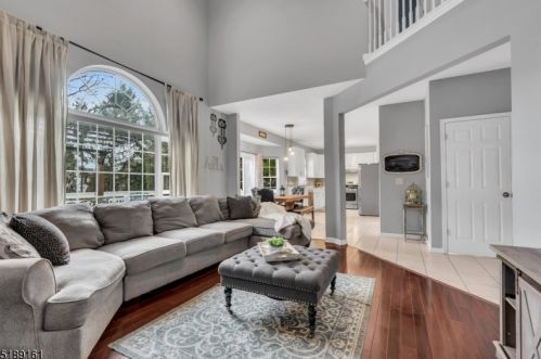 26 Francis Dr, Bridgewater NJ  08807-5714 exterior