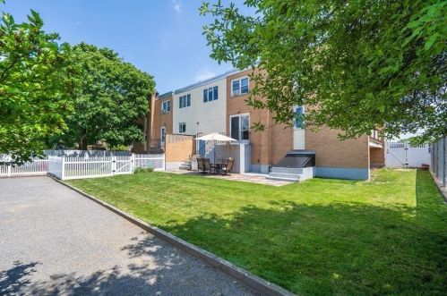 69 Silver Lake Ave, Newton MA 02458-1110 exterior