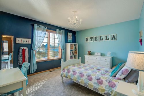 2489 Schneider Ct, Chaska MN 55318-1567 exterior