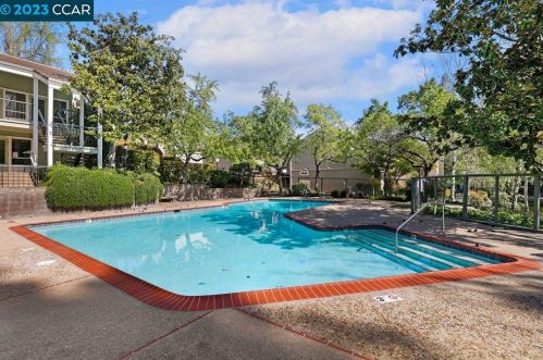 372 Camelback Rd, Concord CA  94523-1357 exterior