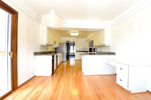 6800 Minnetonka Ave, Chicago IL 60646-1518 exterior