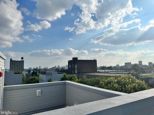 2240 2nd St, Philadelphia PA 19133-0033 exterior