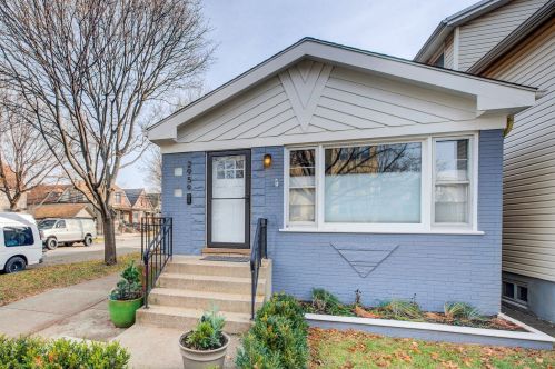 2959 Washtenaw Ave, Chicago IL 60645-3210 exterior