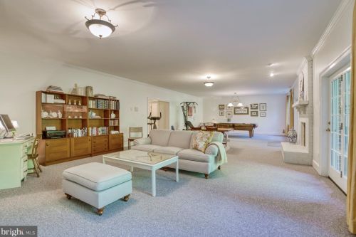 1613 Maddux Ln, Mc Lean VA 22101-3200 exterior