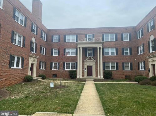 3808 W St, Washington, DC 20007-1321