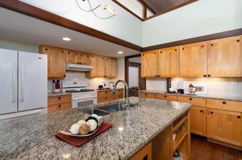 2 Sherwyn Ln, Saint Louis MO 63141-7821 exterior