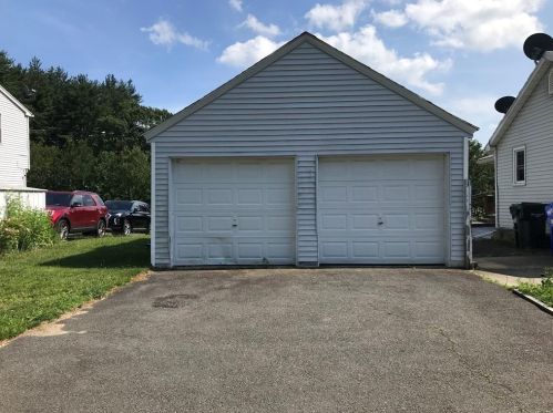 245 Kent Rd, Springfield MA 01129-1228 exterior