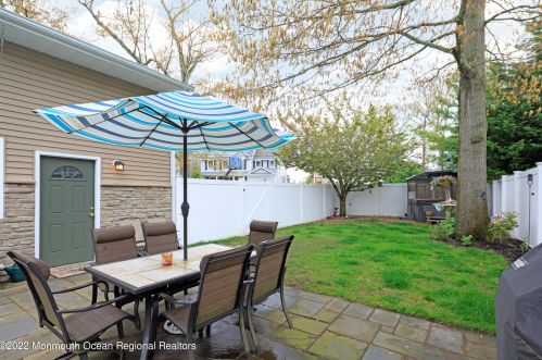 2215 Middle Ave, Point Pleasant Beach NJ 08742-5138 exterior