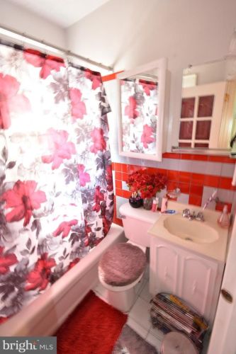 542 Johnson St, Philadelphia PA 19138-1110 exterior