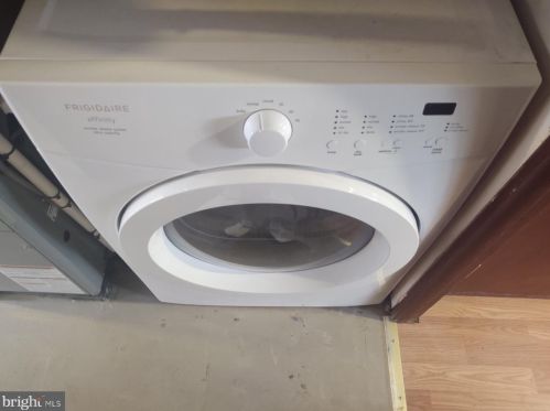 6658 Erdrick St, Philadelphia PA 19135-1604 exterior