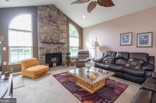 201 Fairway Dr, Warminster PA 18974-3797 exterior