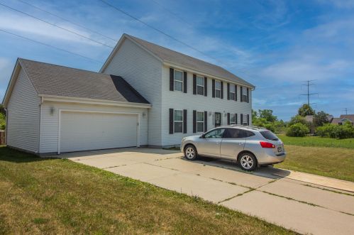 9286 Burbank Ave, Milwaukee WI 53224-1317 exterior