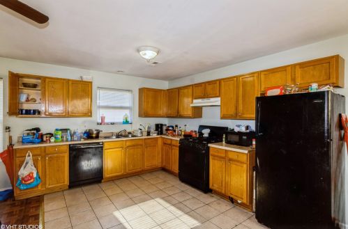 7910 Greenwood Ave, Chicago IL 60619-3318 exterior