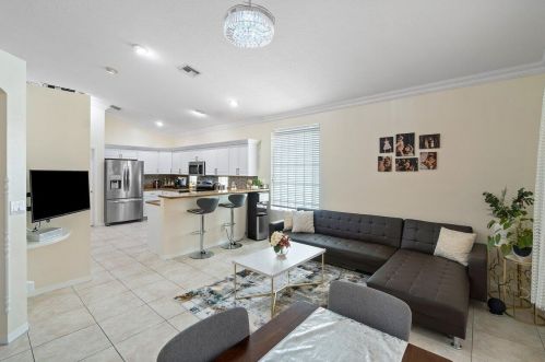 9137 Cove Point Cir, Boynton Beach FL 33472-2763 exterior