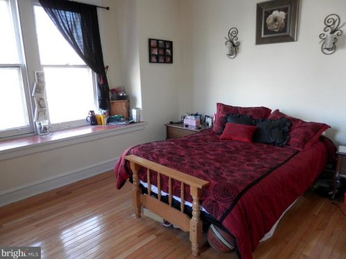 113 Walnut Ave, Ardmore PA 19003-2104 exterior