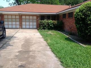 6811 Lyndhurst Dr, Houston TX  77087-5927 exterior